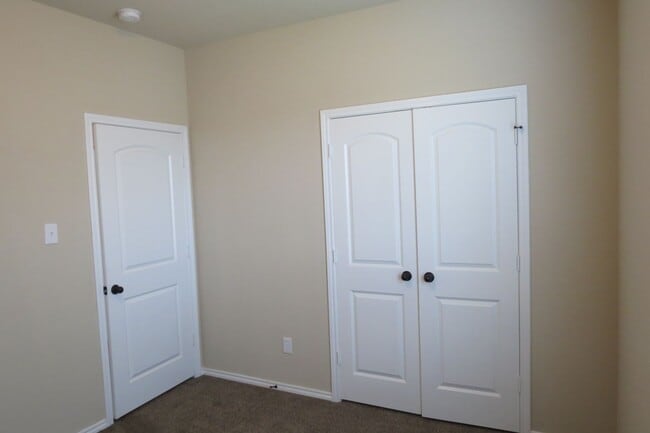 Building Photo - 3/2/2 off HWY 46 / Fridge / Interior Washe...