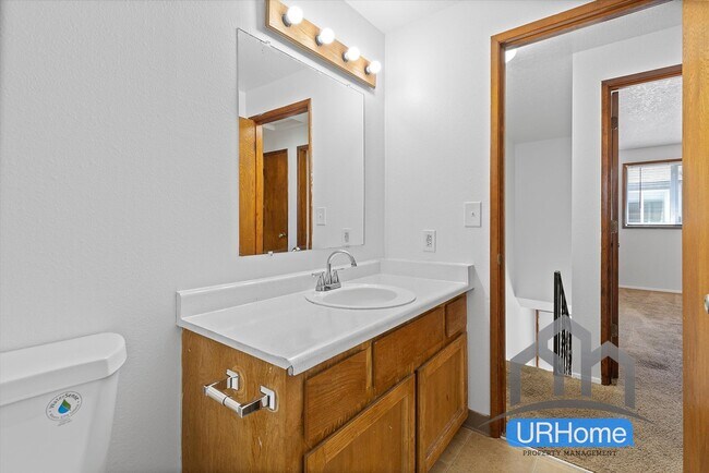 Building Photo - Welcome home to Fernhill Townhomes in Southeast Portland!