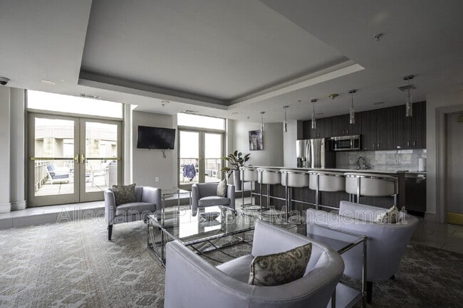 Building Photo - 3600 S Glebe Rd