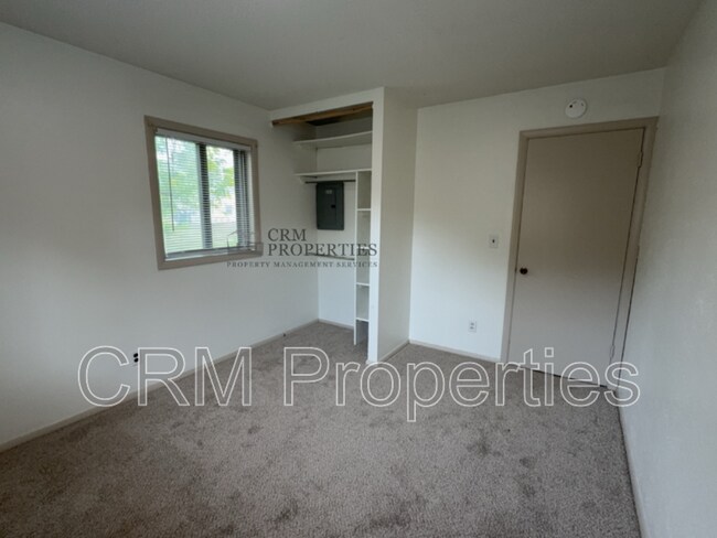 Building Photo - 814 Maumee Dr