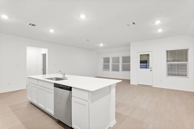 Building Photo - 161 Keefer
