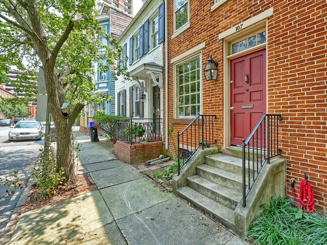 Building Photo - Spacious 3 Bedroom Single Family Home in the Capital District