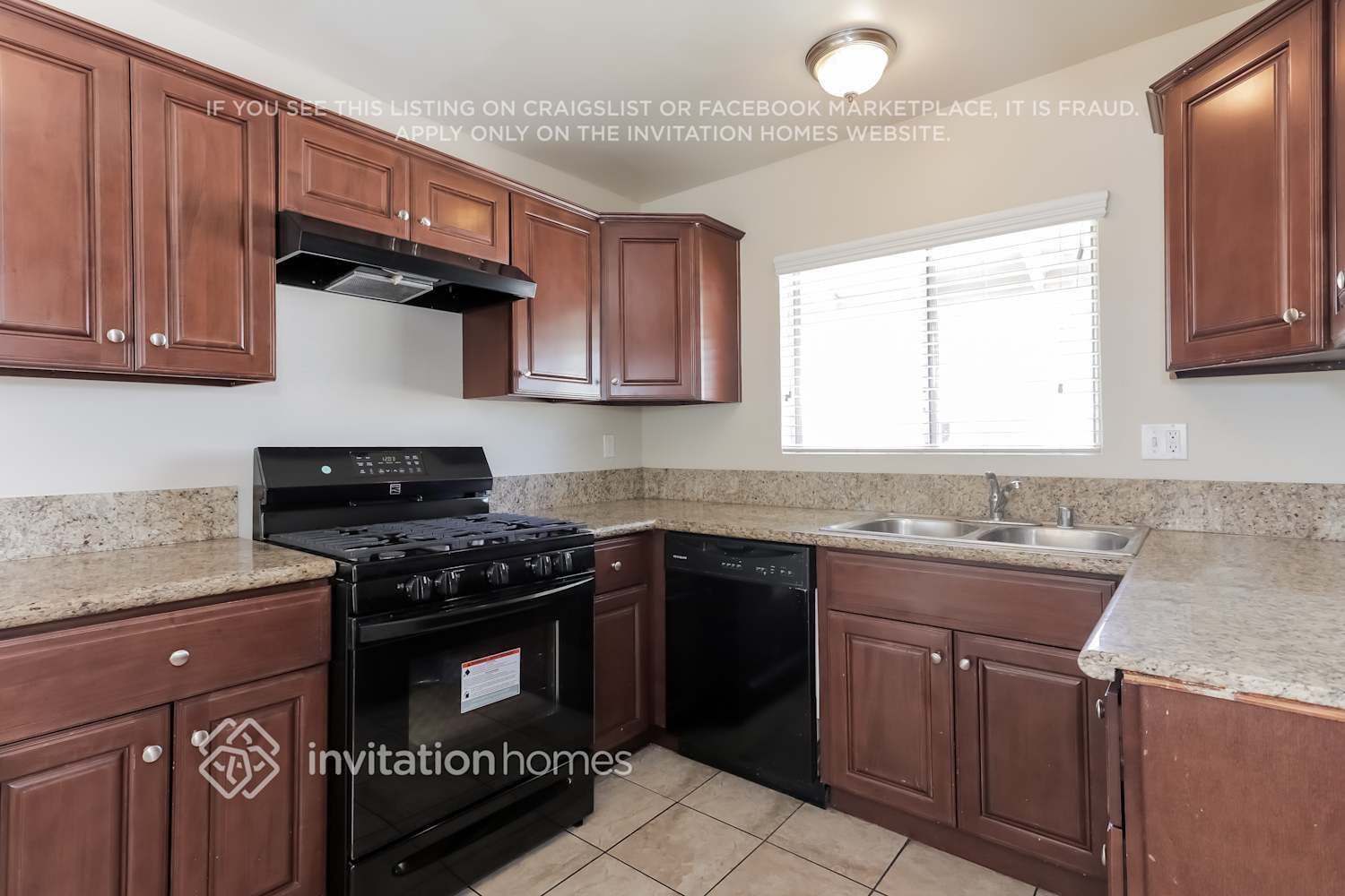 Building Photo - 2619 W Maple St