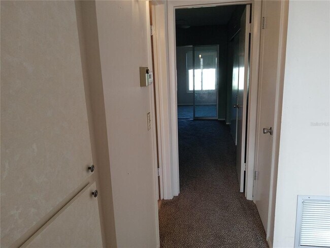 Building Photo - 2428 Columbia Dr