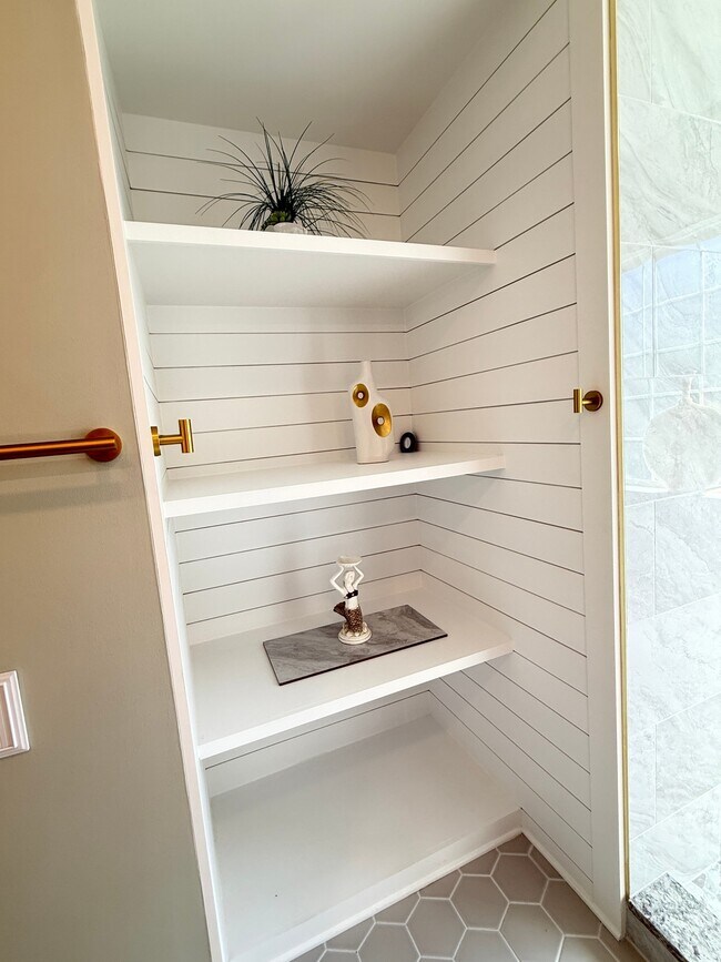 Building Photo - 1371 Hopton Cir