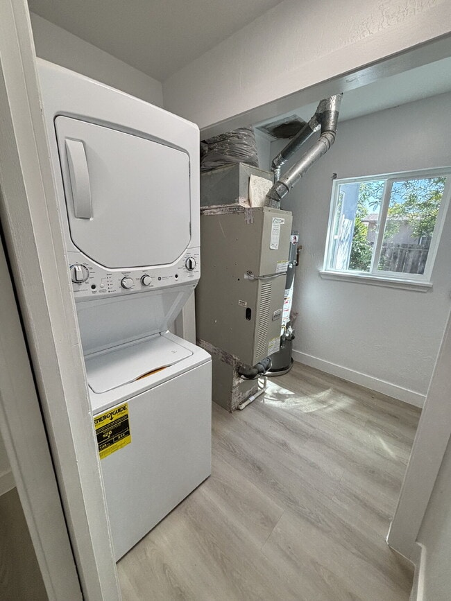 Building Photo - "Stunning Newly Remodeled 3-Bed Oasis with...