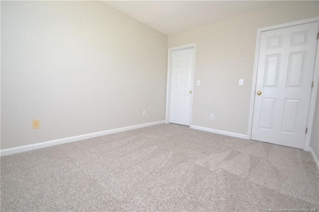 Building Photo - 1914 Sterling Hill Dr