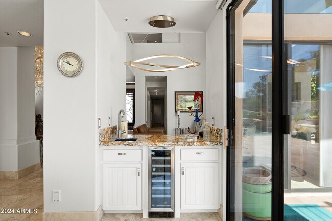 Building Photo - 7705 E Doubletree Ranch Rd