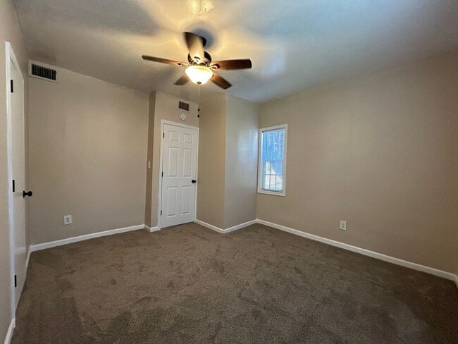 Building Photo - 2-Bedroom Duplex in Norfolk "ASK ABOUT OUR...