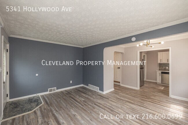 Building Photo - 5341 Hollywood Ave