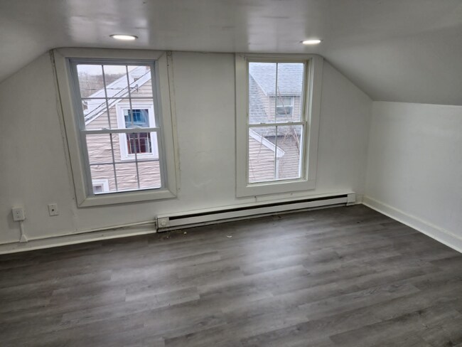 Building Photo - 16 3rd St