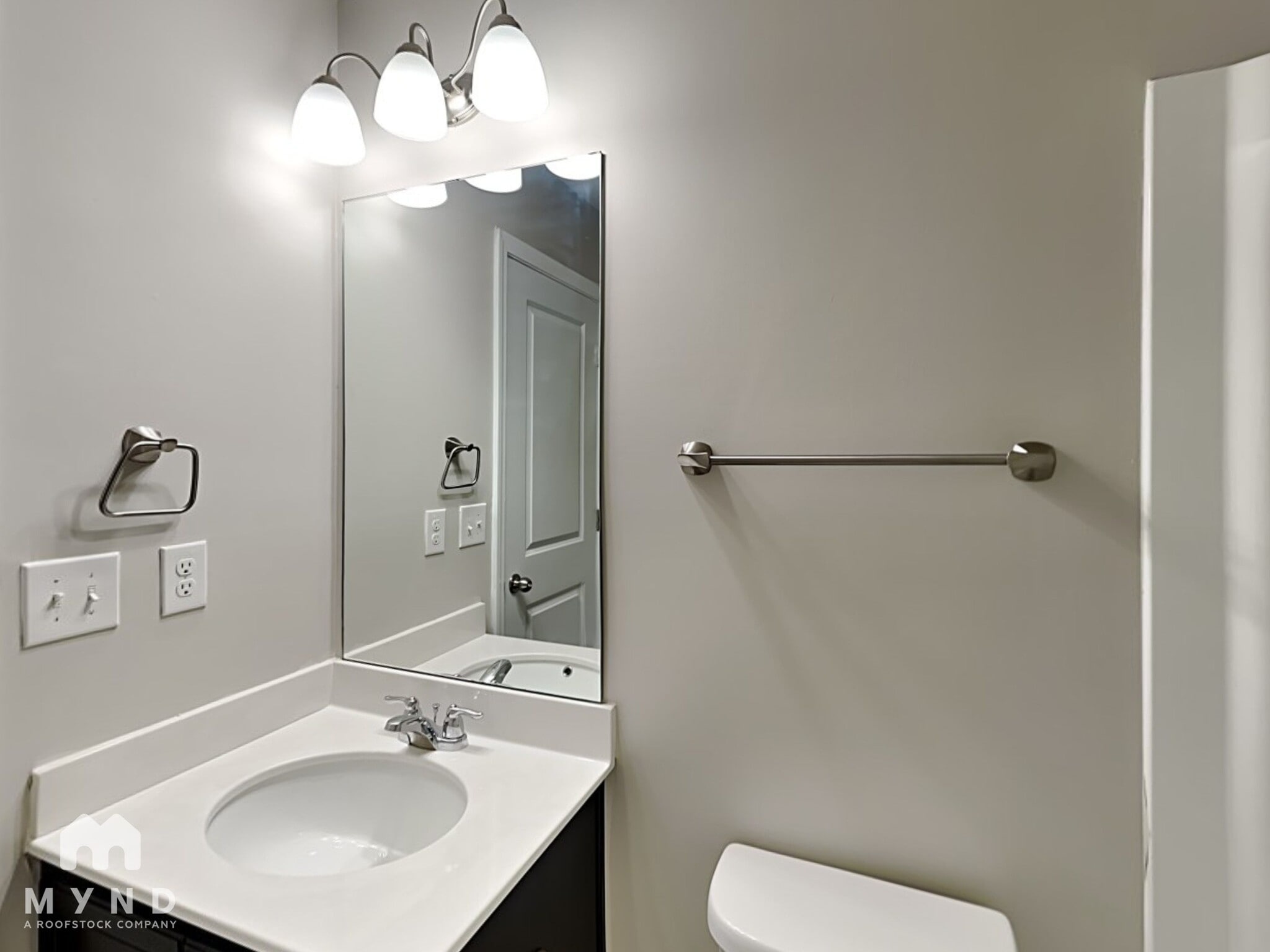 Building Photo - 5097 Lower Elm St