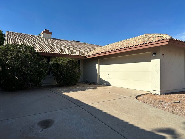 Building Photo - DOBSON AND FRYE 3 BED 2 BATH ***BEAUTIFULLY REMODELED***