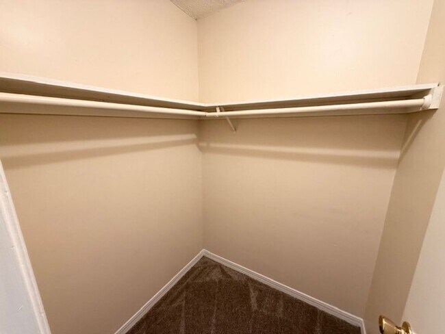 Building Photo - Beautiful Ground-Floor 2 Bedroom, 2 Bathroom Condo in The Landings at Belle Rive!