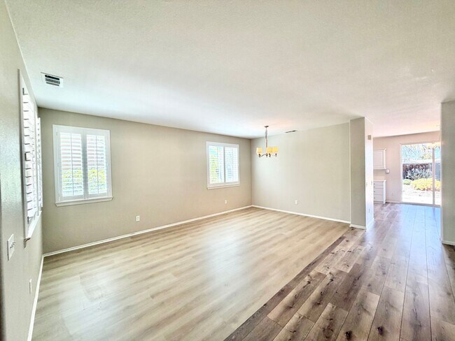 Building Photo - 46383 Vianne Ct