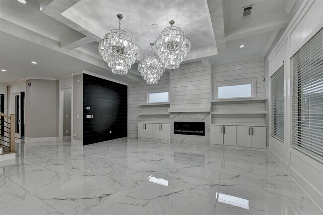 Building Photo - 960 Nours Cir SE