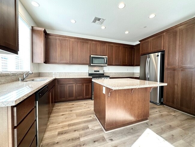 Building Photo - 1008 Oakbriar Cir