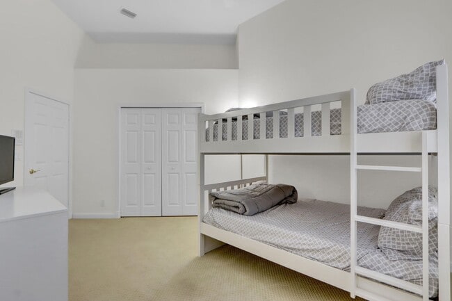 Building Photo - 6564 Somerset Cir