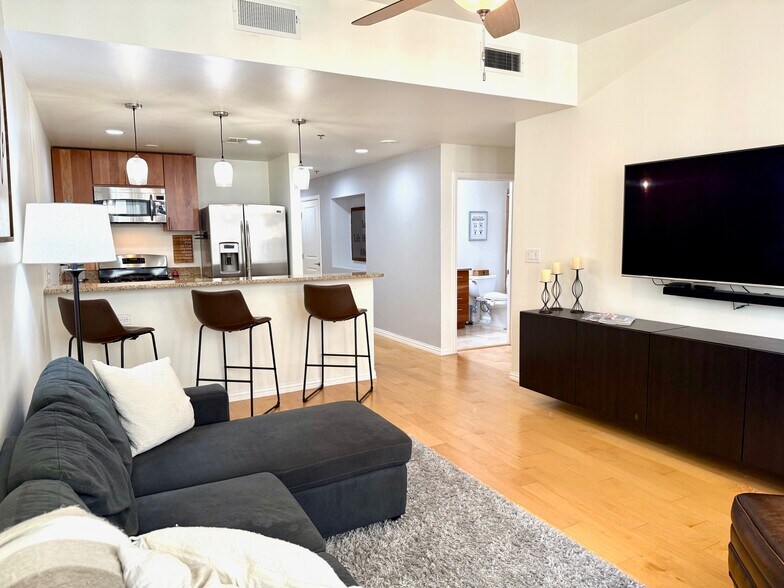 Building Photo - 1200 Main St