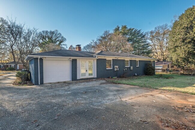 Building Photo - 2710 Tallu Rd