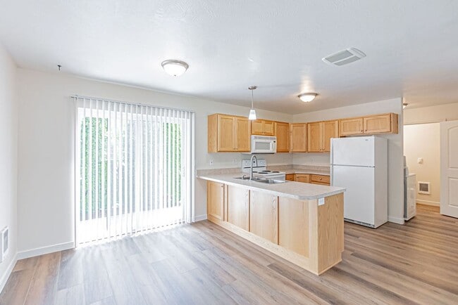 Building Photo - Updated 2-Bedroom Home with Garage and Fen...