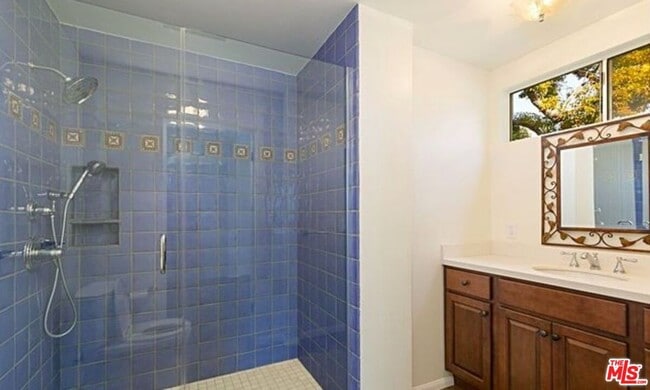 Building Photo - 466 S Beverwil Dr