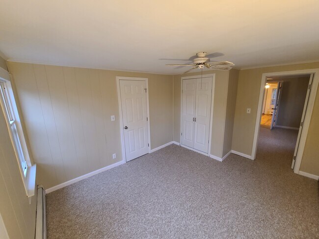 Building Photo - 143 Derby Ave