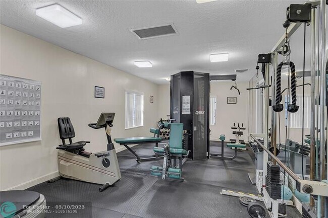 Building Photo - 160 Cypress Club Dr
