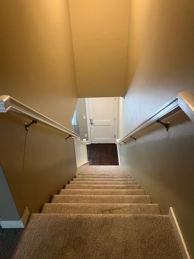 Building Photo - Stunning 2-Bedroom, 2.5-Bath Townhouse!