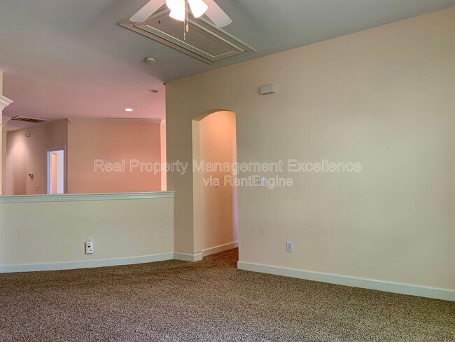 Building Photo - 411 Hogan Woods Cir