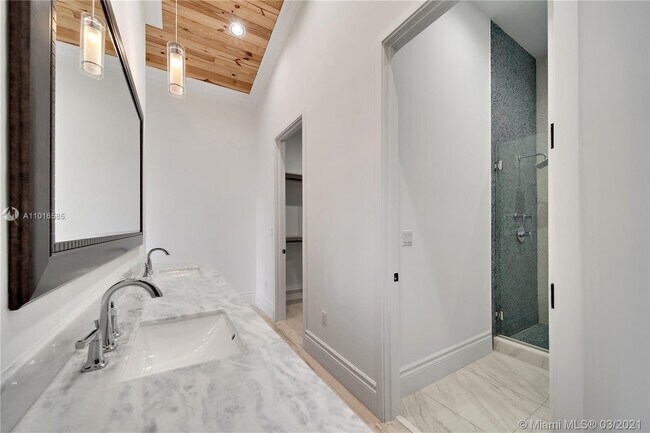 Building Photo - 2 Flamingo Hammock Rd