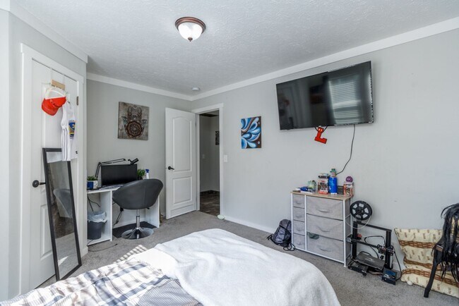 Building Photo - Updated Modern 3 Bedroom Manufactured Home!