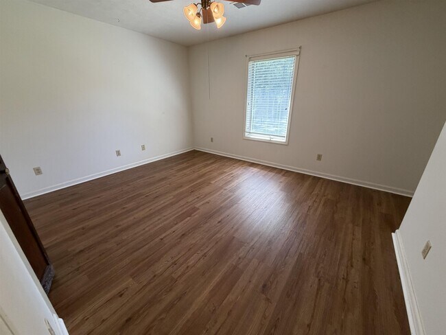 Building Photo - 5256 Quail Valley Rd