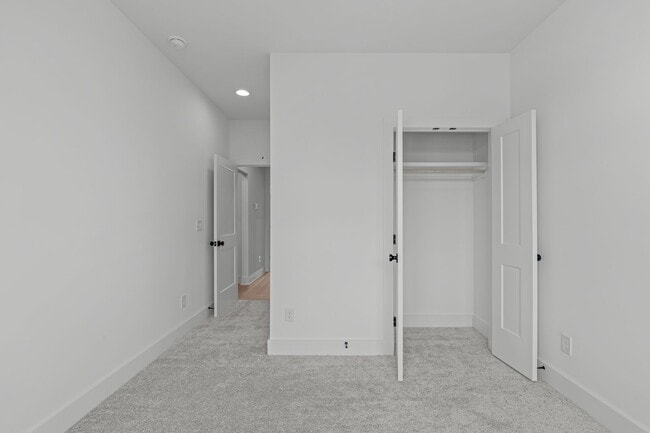 Building Photo - Luxurious New Construction 4BD, 4BA Downto...