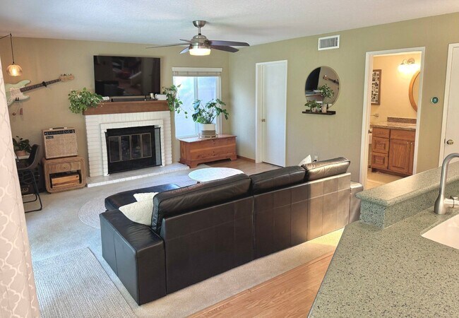 Building Photo - Spacious and modern 3 bedroom home within the prestigious Terraces of Cantebria subdivision.