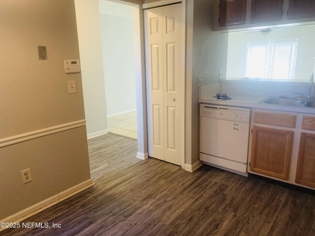 Building Photo - 7630 Leafy Forest Way