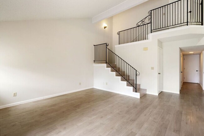 Building Photo - 4917 Aizenberg Cir