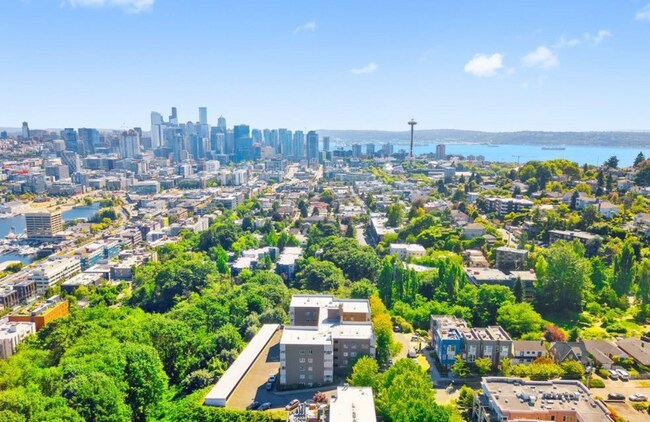 Building Photo - 1800 Taylor Ave N