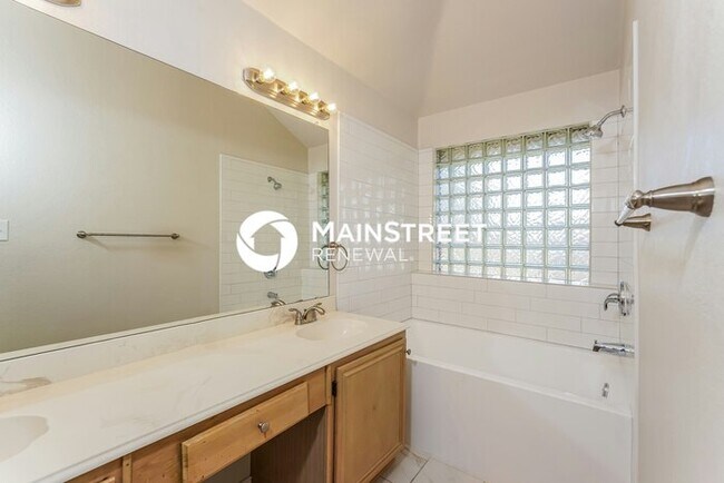 Building Photo - 3 Bedroom Pet-Friendly Home in ARLINGTON, TX with Main Street Renewal