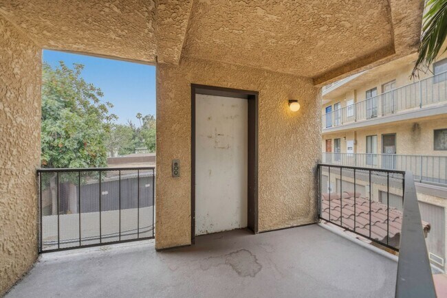 Building Photo - 243 S Avenue 50