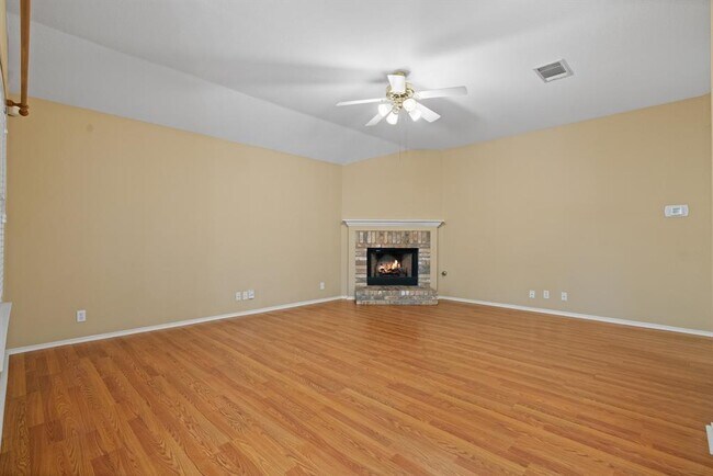 Building Photo - 2100 Desco Dr