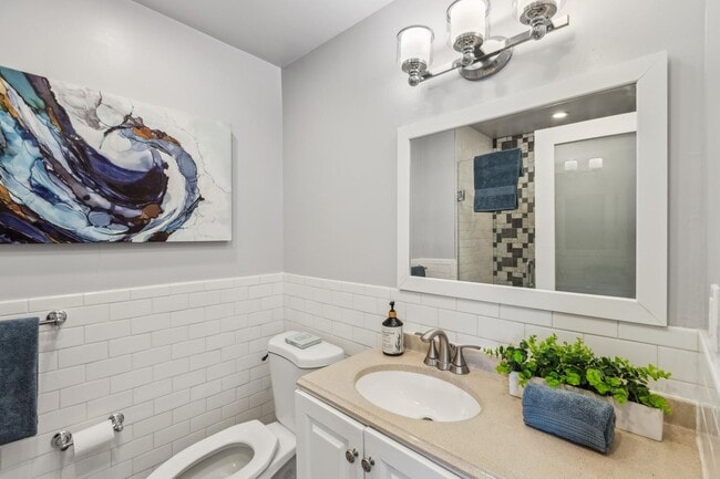 Building Photo - Daly City - Easy Commute Single Family Hom...