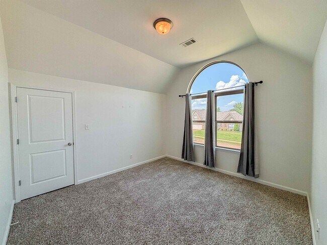 Building Photo - 6839 Hare Hill Dr