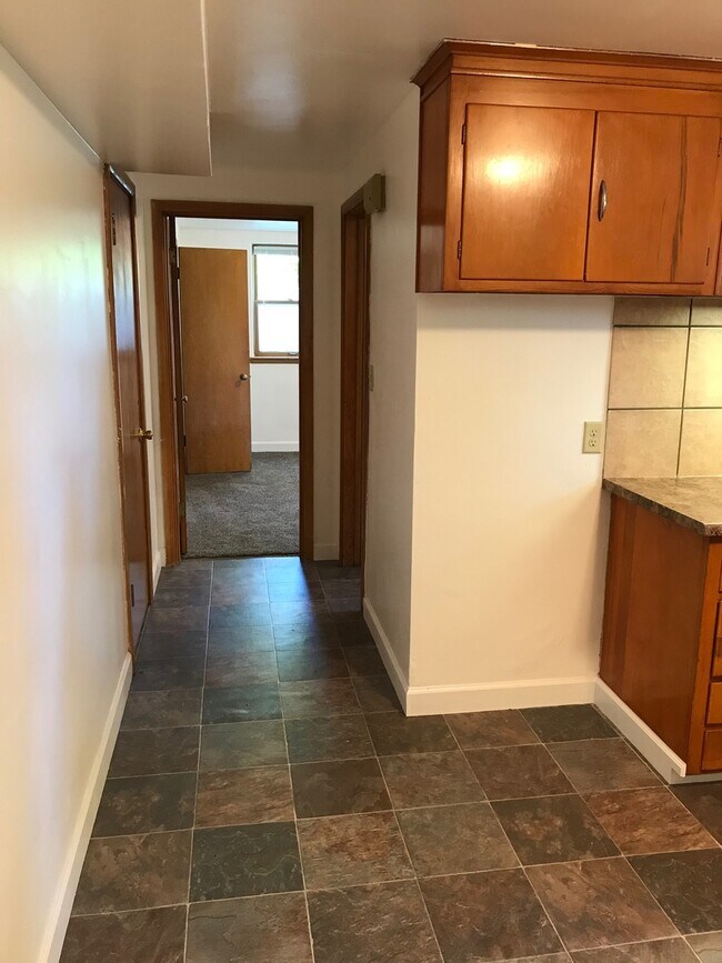 Building Photo - Spacious 1 Bedroom Apartment Near Downtown Sioux Falls!!