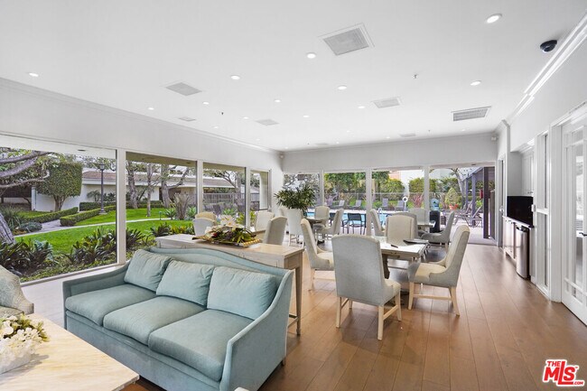 Building Photo - 2102 Century Park Ln