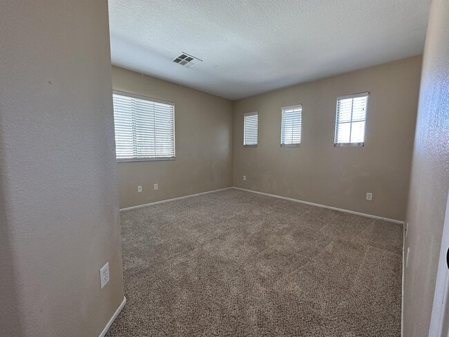 Building Photo - 5537 Spruce Hill Ct