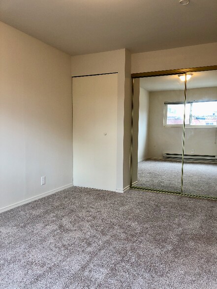 Building Photo - 3604 NE 73rd Pl