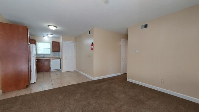 Primary Photo - 66 E Norwich Ave