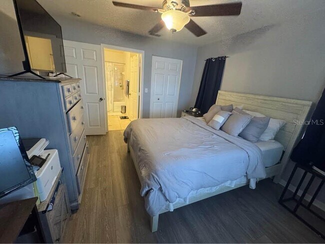 Building Photo - 8905 Manor Loop