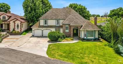 Building Photo - Home on the Moses Lake Gold Club Golf Course